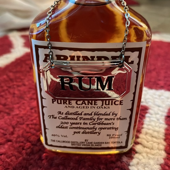 A 6 piece set of silver coated metal, liquor tags with matching chains. New! - Picture 5 of 5